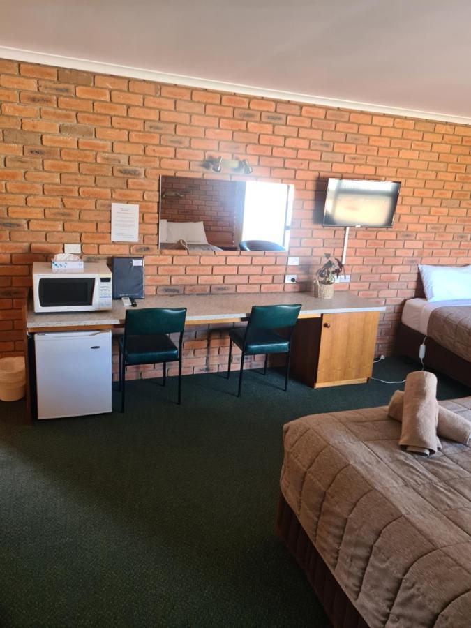 קובראם Regency Court Motel מראה חיצוני תמונה