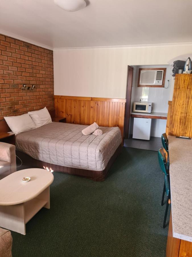 קובראם Regency Court Motel מראה חיצוני תמונה